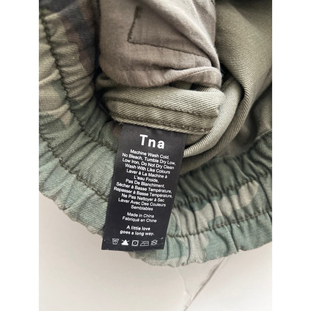 Artiza TNA Camouflage Joggers Sweatpants S Women Green Cuffed Travel Athleisure - Picture 4 of 11